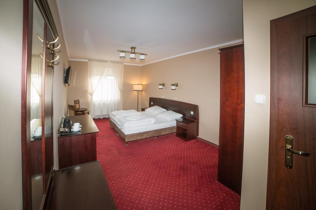 Hotel Grant Leszno  Exterior photo
